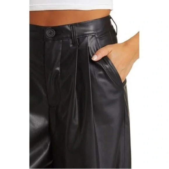 BlankNYC Women’s Black Vegan Leather Wide Leg Pleated Pants Size 30 - Picture 4 of 6